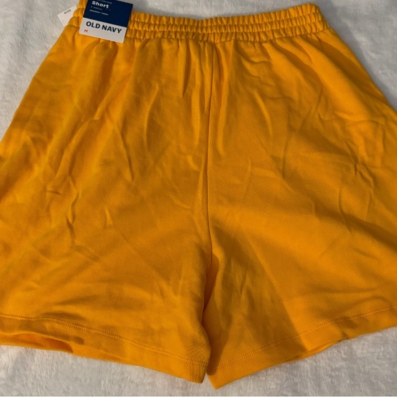 Old Navy Women's EXTRA HIGH-RISE Socomfy Terry shorts - Picture 7 of 7
